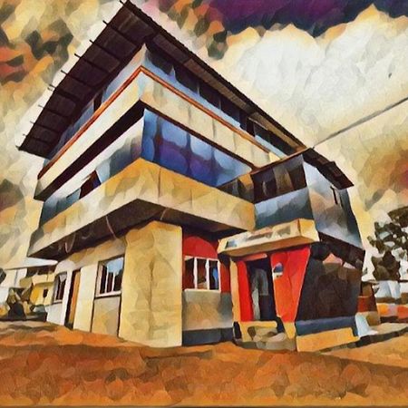 Strawberry Vacations Villa Panchgani Buitenkant foto